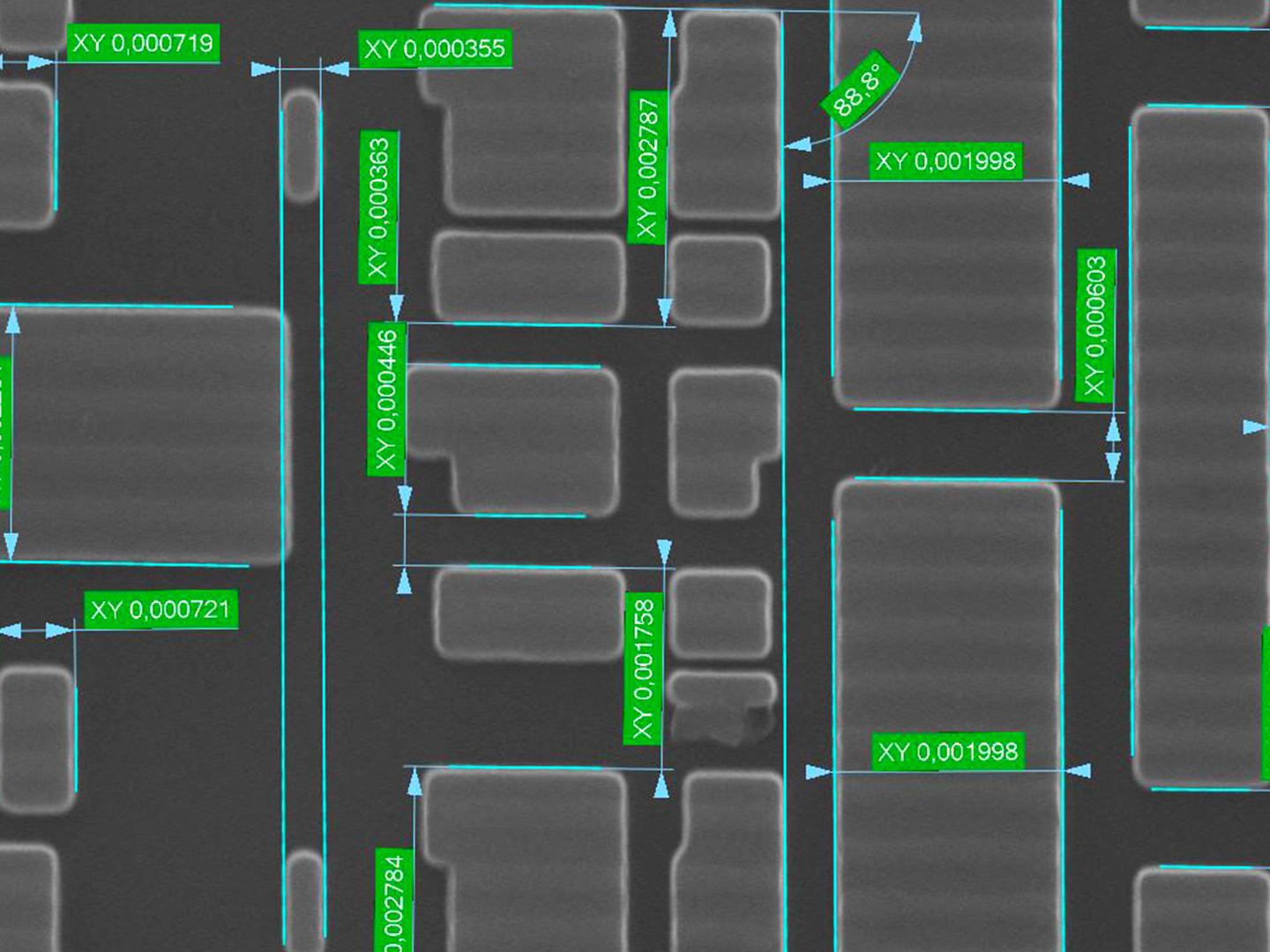 Determinación automática de las dimensiones de distancia relevantes de un microchip