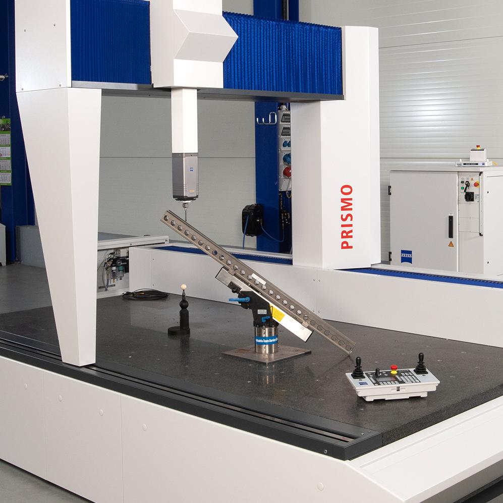 Tras el reacondicionamiento completo, la máquina usada se vuelve a probar exhaustivamente según las especificaciones de las máquinas nuevas de ZEISS.