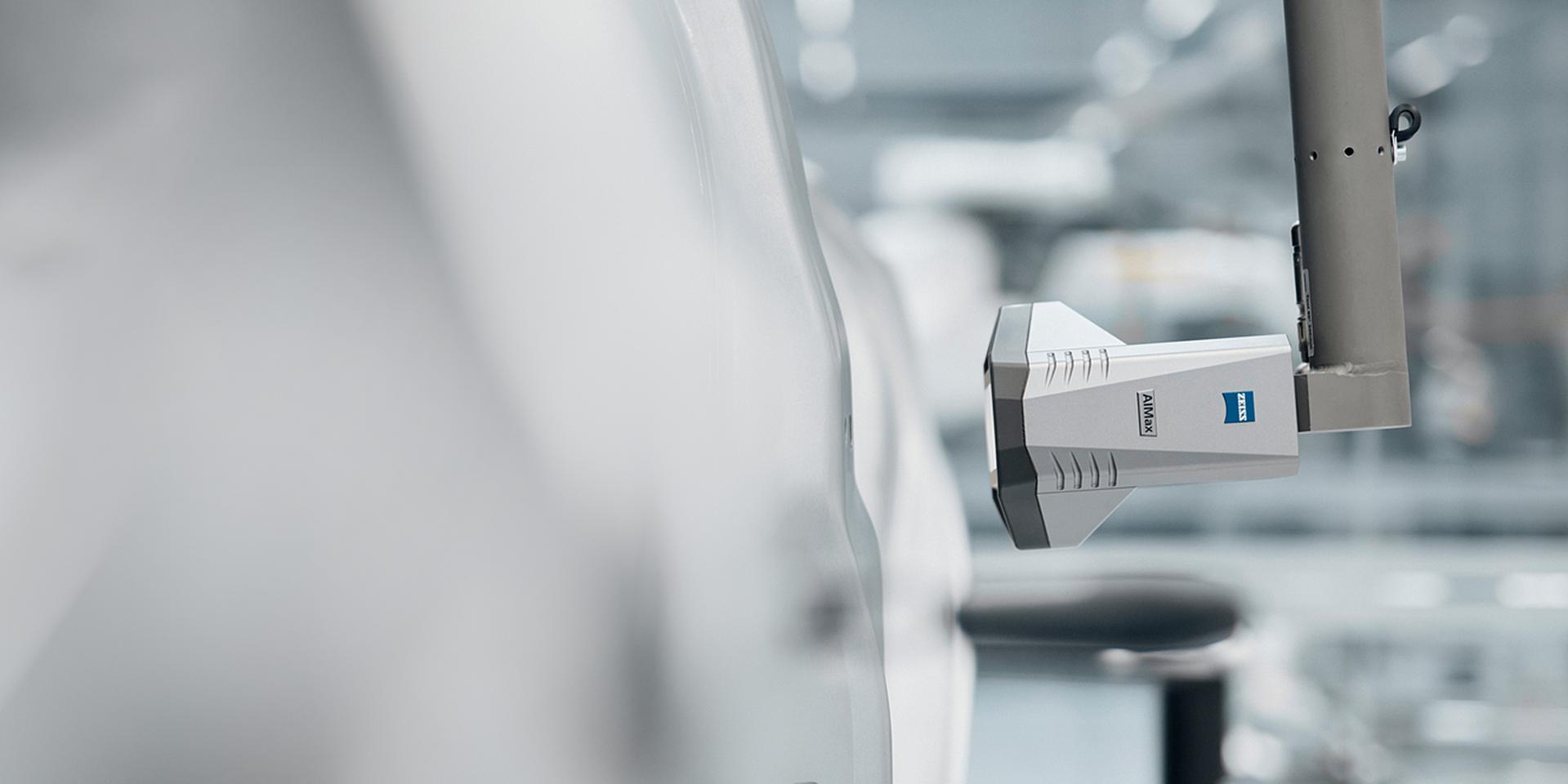 ZEISS AIMax también se puede utilizar para tareas de detección de posición y posicionamiento (piezas, carrocerías) y para la tecnología de medición de coordenadas basada en robots en general.