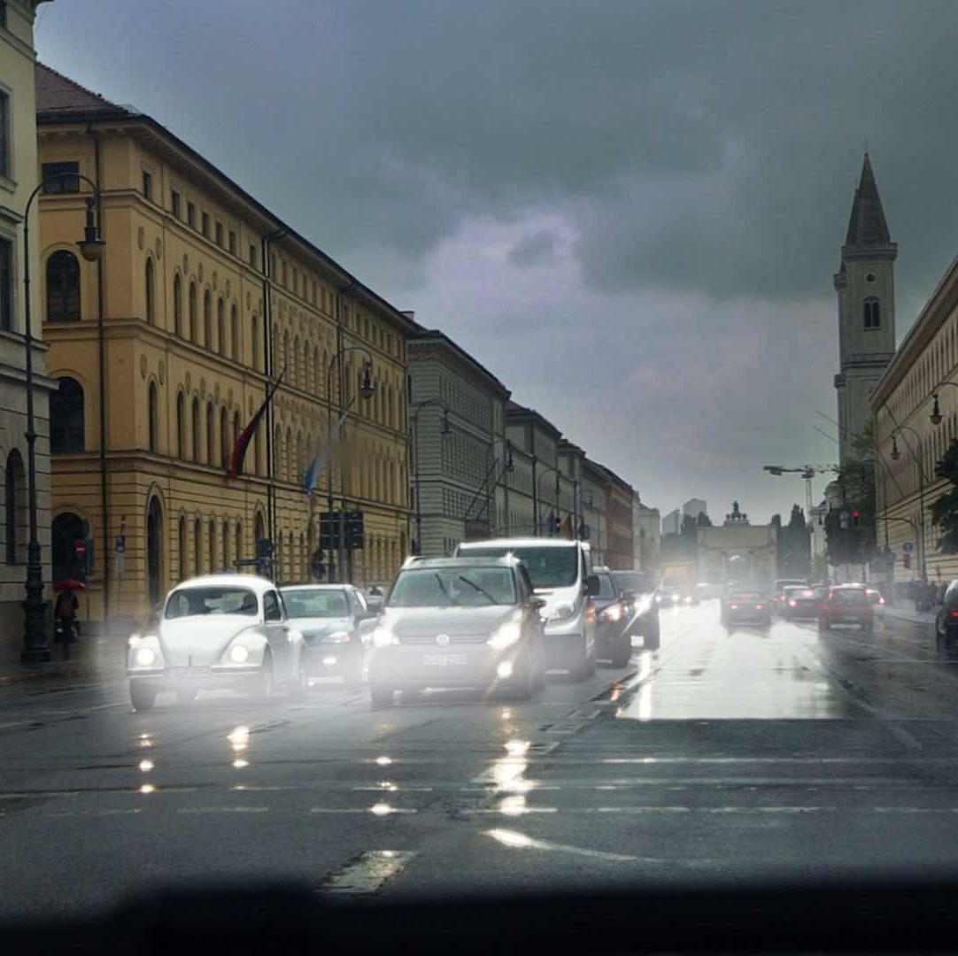 Mala visibilidad en condiciones de poca luz por lluvia, al atardecer o por la noche 