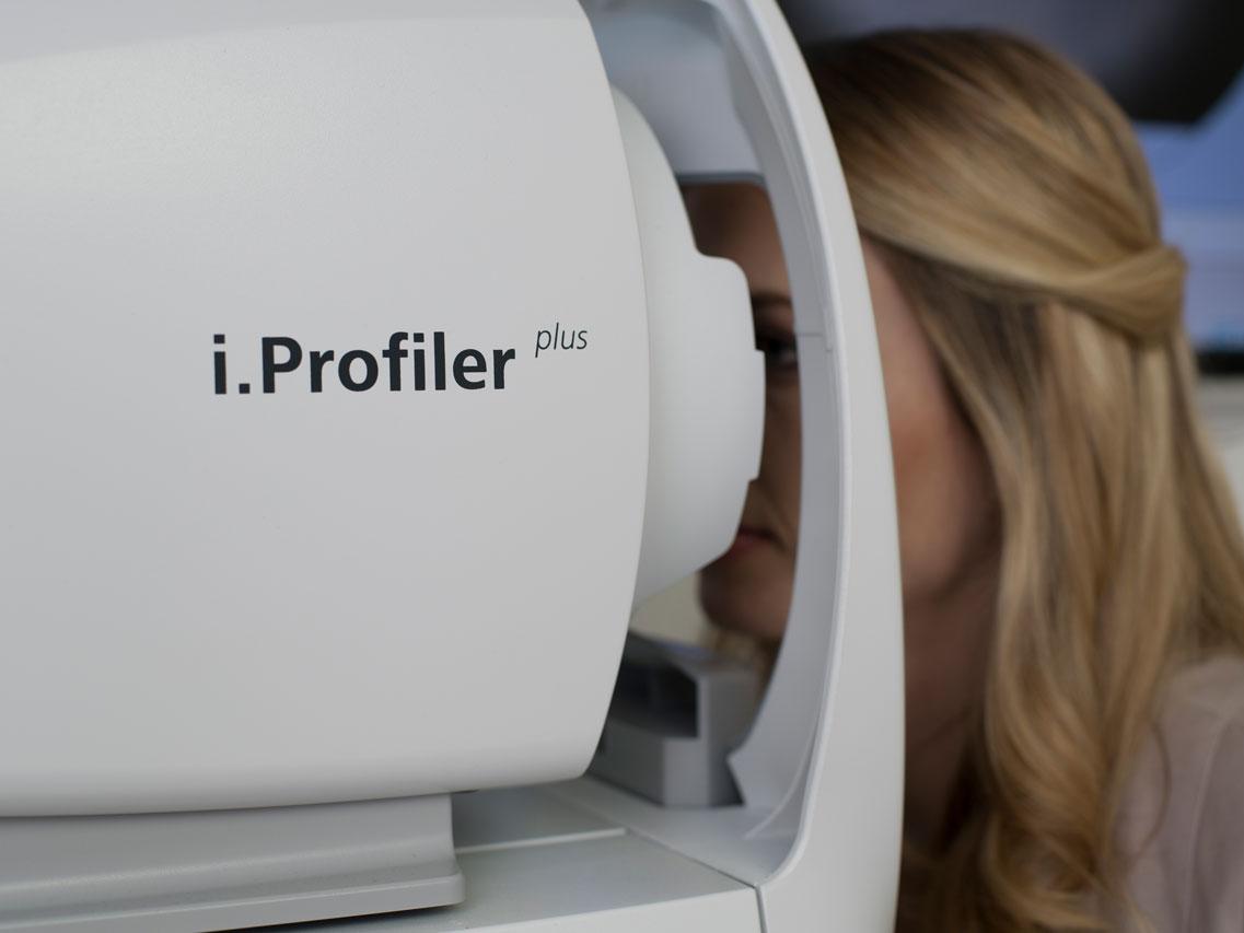 ZEISS i.Profiler®plus puede medir más de 1500 puntos de referencia por ojo en solo 60 segundos.