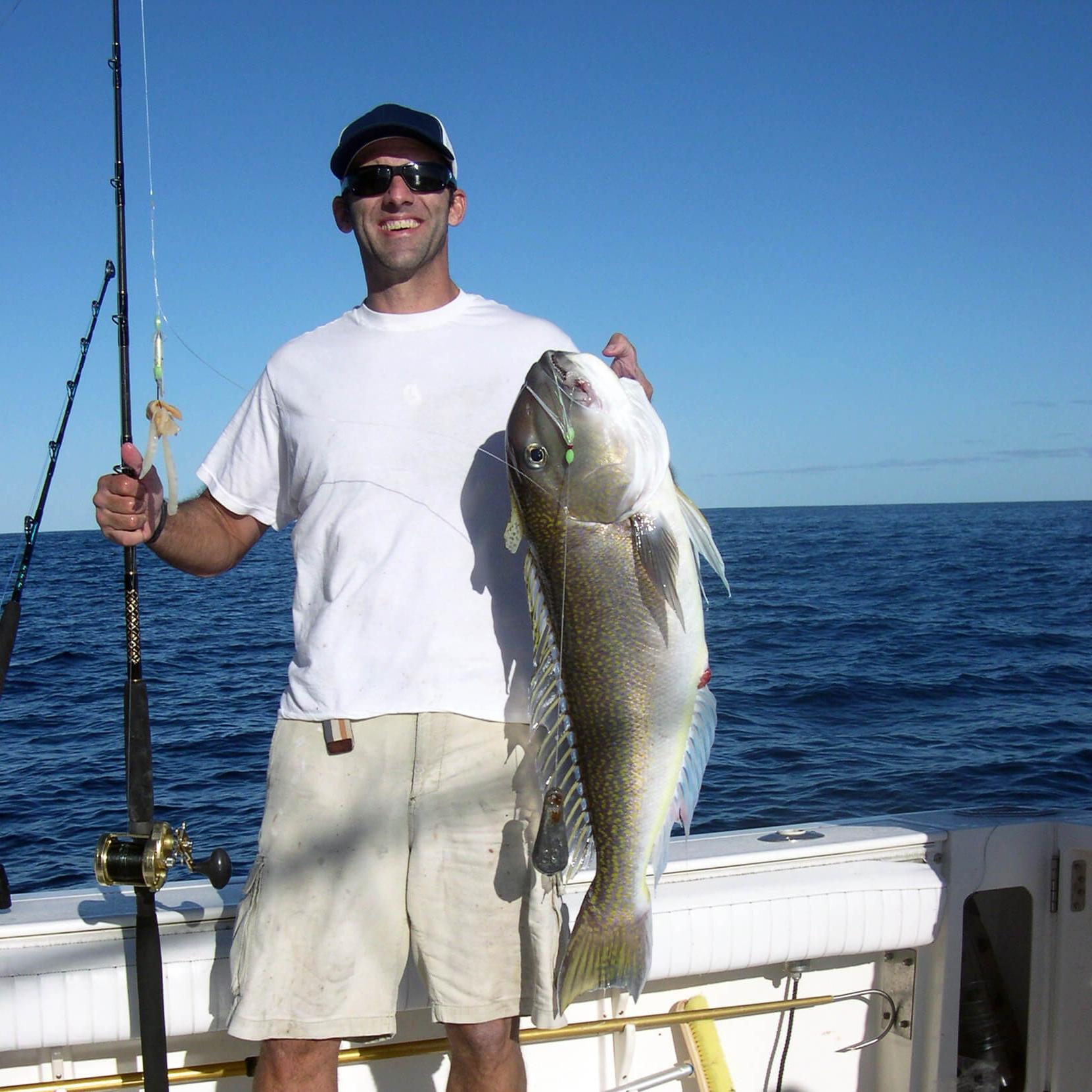Disponer de unas lentes deportivas polarizadas es esencial no solo para la práctica de la pesca de altura, también para navegar hacia los bancos de pesca y volver. 