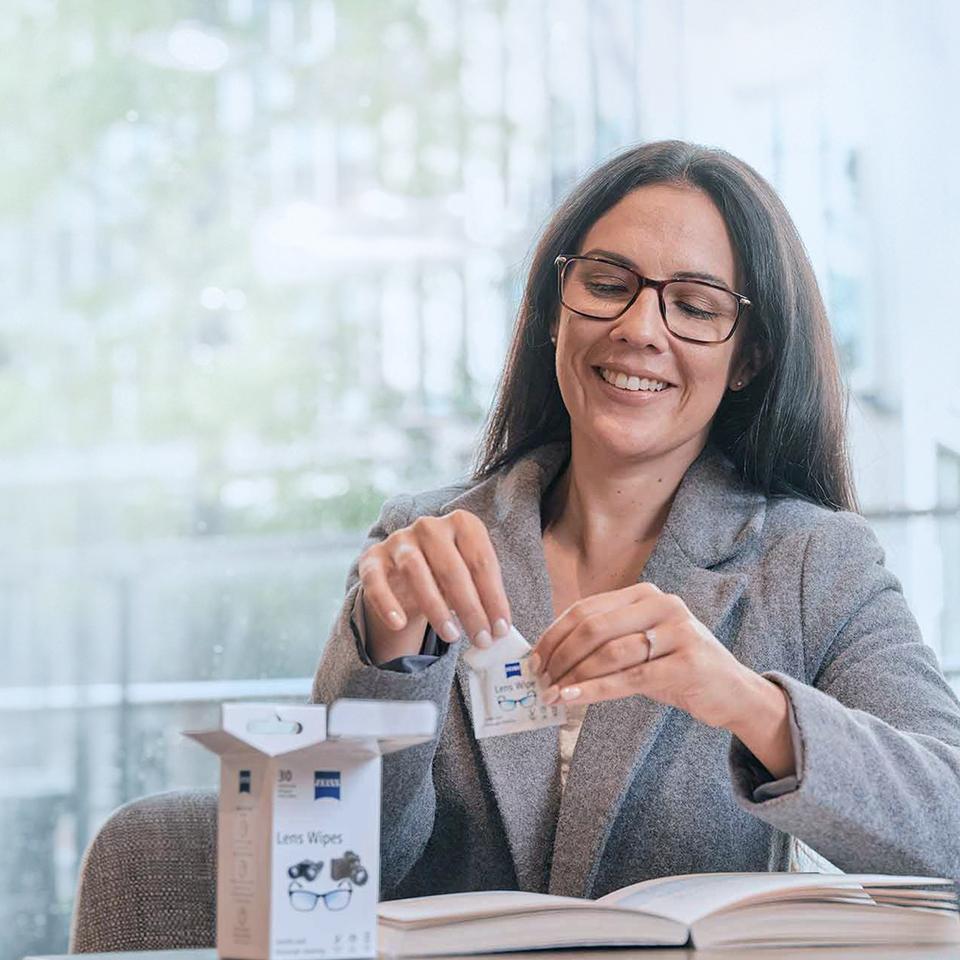 Productos de limpieza de ZEISS para lentes y pantallas