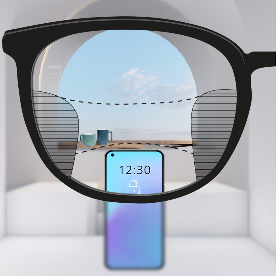 Una imagen deslizante con un lente multifocal convencional a la izquierda, con zonas de visión relativamente limitadas, comparado con un lente a la derecha, que tiene una visión nítida a través de una mayor parte del lente.
